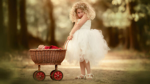 16 Canon EOS R fine art child portrait of a blonde little curly girl with a doll and her stroller by Dutch photographer Willie Kers