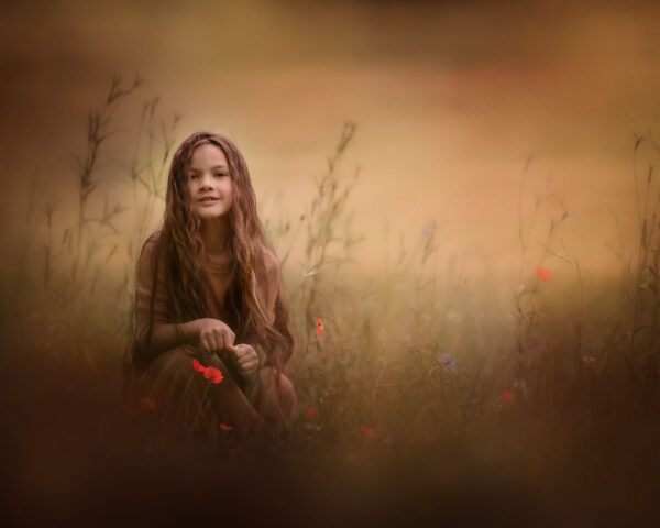 online opleiding portret fotografie van een meisje met klaprozen door natuurlijk licht fotograaf Willie Kers uit Apeldoorn